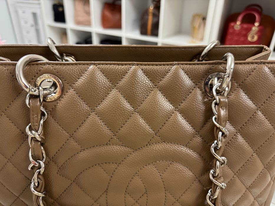 Chanel GST caviar shoulder bag- Brown