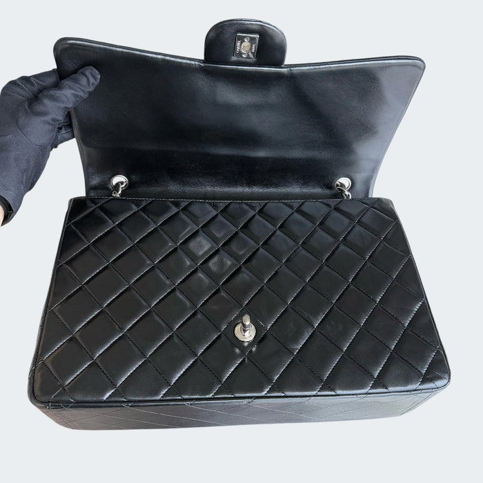 Chanel Classic maxi single flap  lambskin SHW- Black