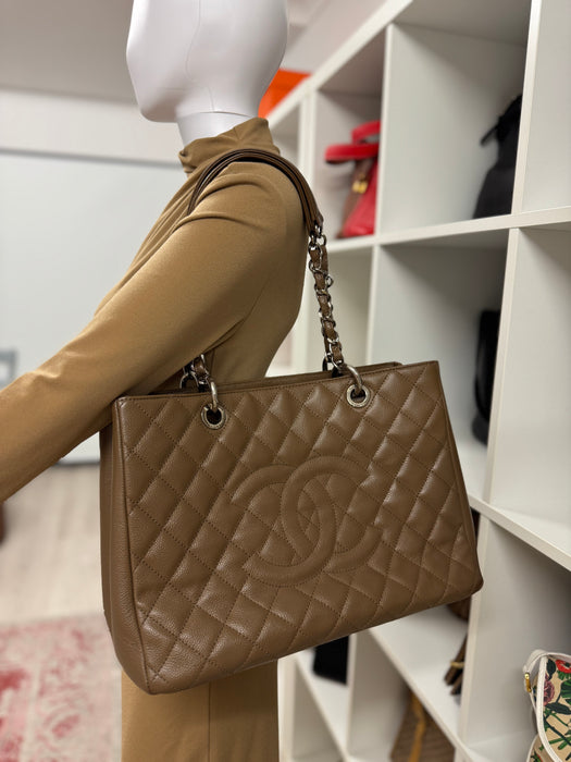 Chanel GST caviar shoulder bag- Brown