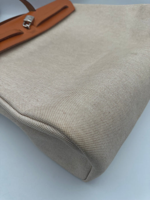 Hermès Herbag 39 Toile & Leather Shoulder Handbag – Beige / Brown