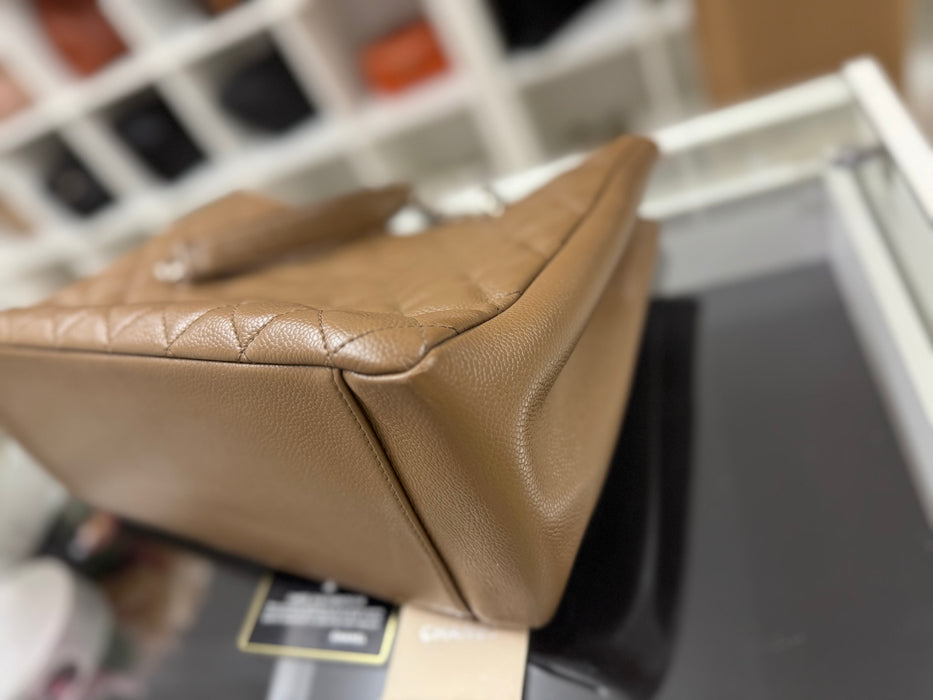 Chanel GST caviar shoulder bag- Brown