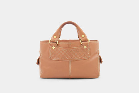 Width: 34 cm
Heigth: 18 cm 
Depth: 14 cm 
Handle: 8.5 cm

Condition: Good
Inclusions: Luxe Indulgence dust bag