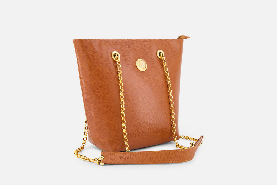 Measurements
Width: 19 cm
 Height: 23 cm
 Depth: 10 cm

Condition
Good

Inclusions
Luxe Indulgence dust bag