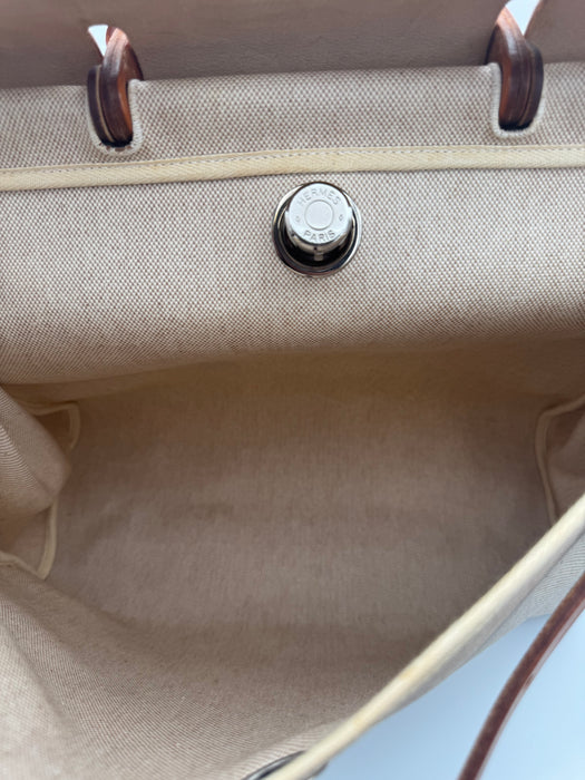 Hermès Herbag 39 Toile & Leather Shoulder Handbag – Beige / Brown