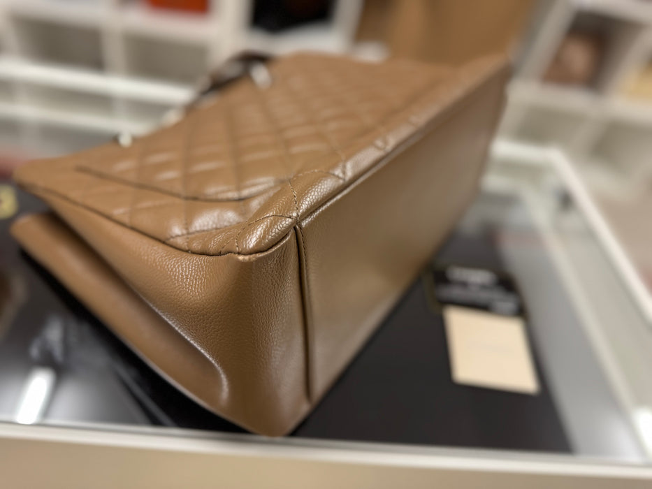Chanel GST caviar shoulder bag- Brown