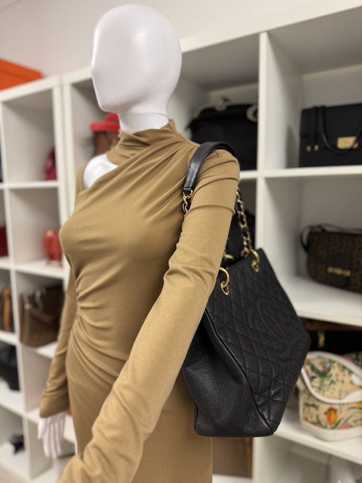 Chanel GST caviar shoulder bag- Black