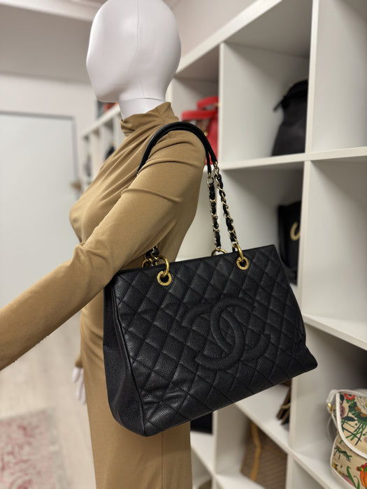 Chanel GST caviar shoulder bag- Black