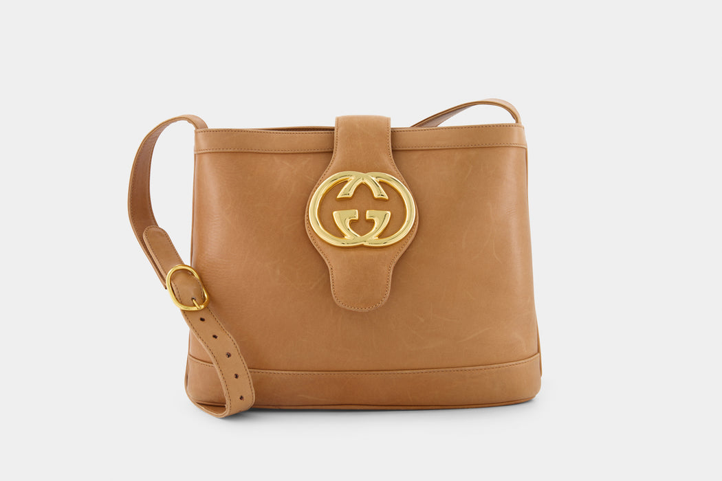 Measurements
Width: 29 cm
Height: 22 cm 
Depth:  8 cm
Strap length:  82 cm

Condition 
Good

Inclusions
Dust bag