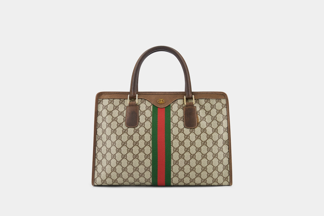 W38 H25 D8 cm
Preloved Fair
Inclusions: luxe indulgence bag

