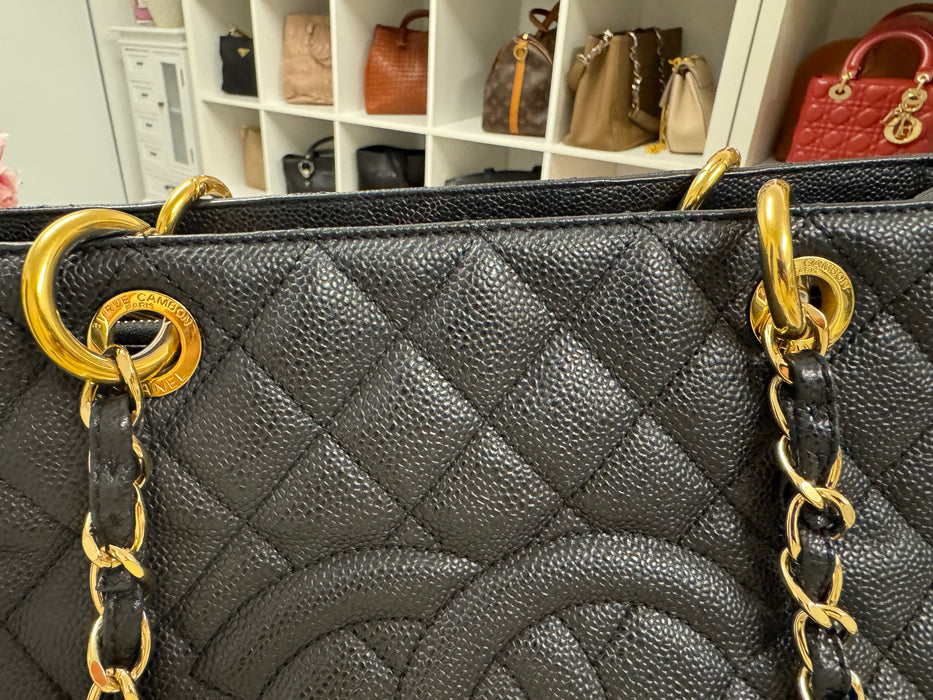 Chanel GST caviar shoulder bag- Black
