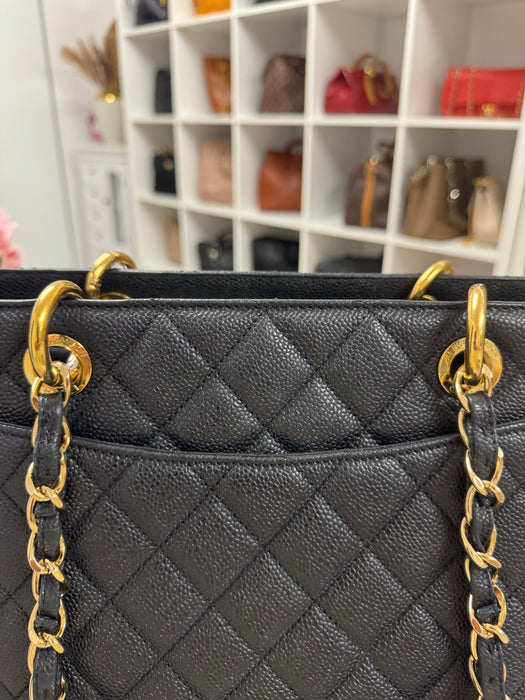 Chanel GST caviar shoulder bag- Black