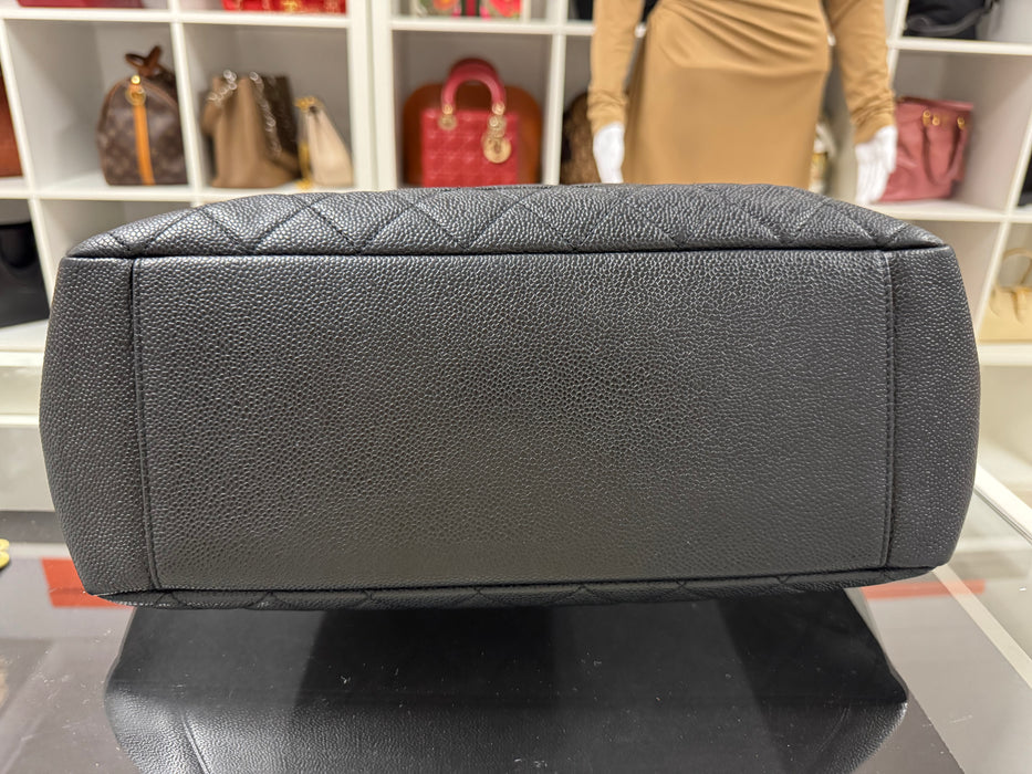 Chanel GST caviar shoulder bag- Black