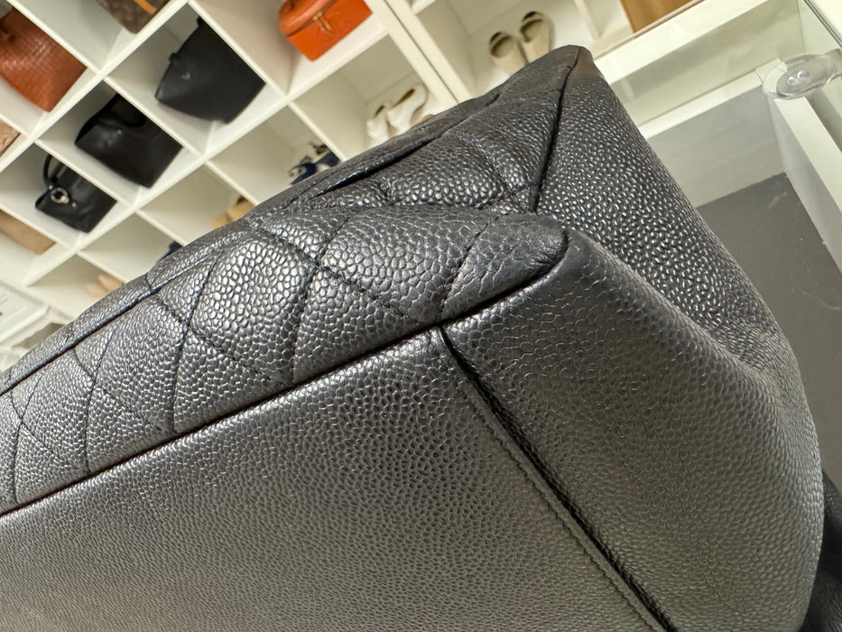 Chanel GST caviar shoulder bag- Black