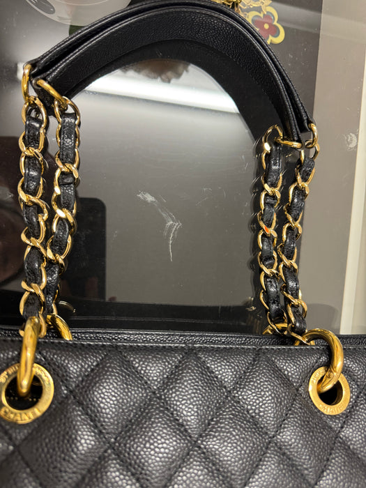 Chanel GST caviar shoulder bag- Black