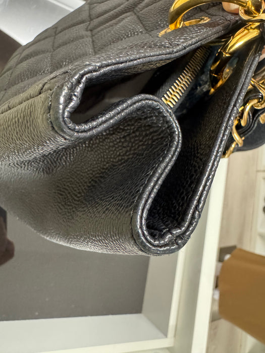 Chanel GST caviar shoulder bag- Black