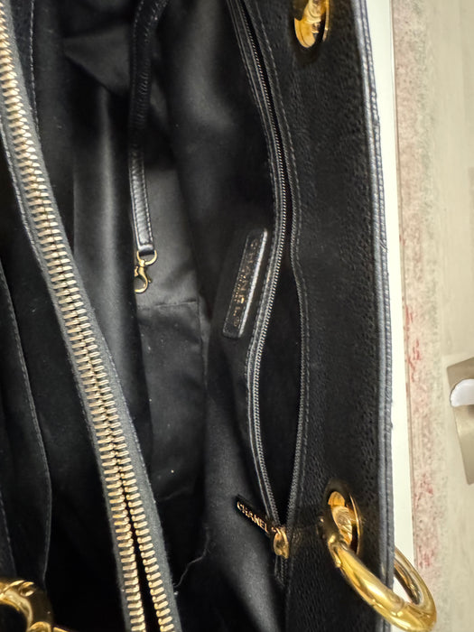Chanel GST caviar shoulder bag- Black