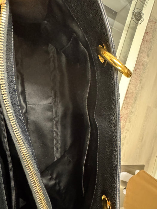 Chanel GST caviar shoulder bag- Black