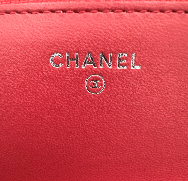 CHANEL Boy Wallet on Chain Pink Quilted Lambskin