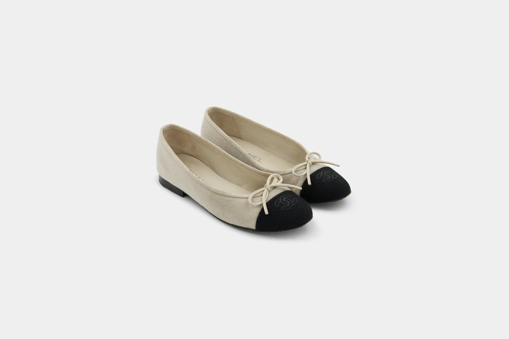 Chanel Ballerina Capped Toe Black and White Shoes (EU 35)