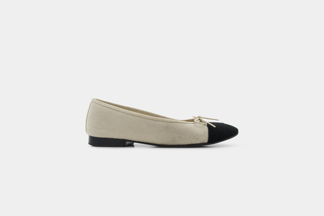Chanel Ballerina Capped Toe Black and White Shoes (EU 35)