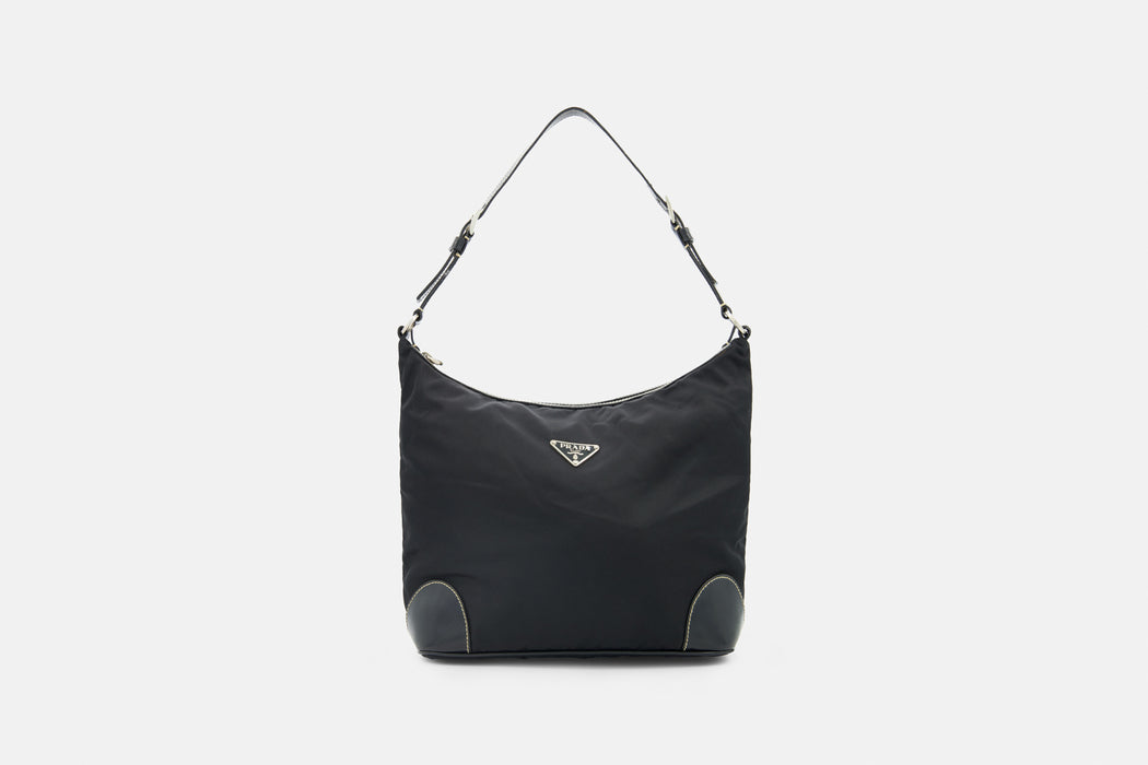 Width: 23 cm
Height: 19 cm 
Depth: 13 cm 
Strap drop: 20 -25 cm

Condition: Good. Note- zipper leather  came off.
Inclusions: Luxe Indulgence dustbag