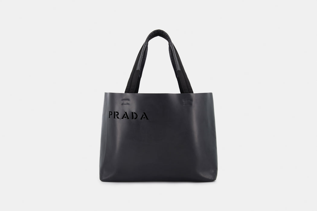 Measurements
Width: 31 cm 
Height: 24 cm
Depth: 9 cm

Condition:
Good

Inclusions:
Luxe Indulgence dustbag
