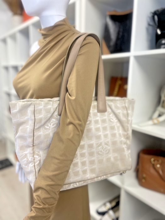 Chanel travel line nude/ pink nylon tote bag