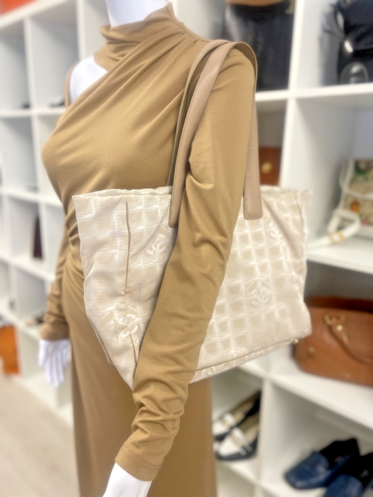 Chanel travel line nude/ pink nylon tote bag