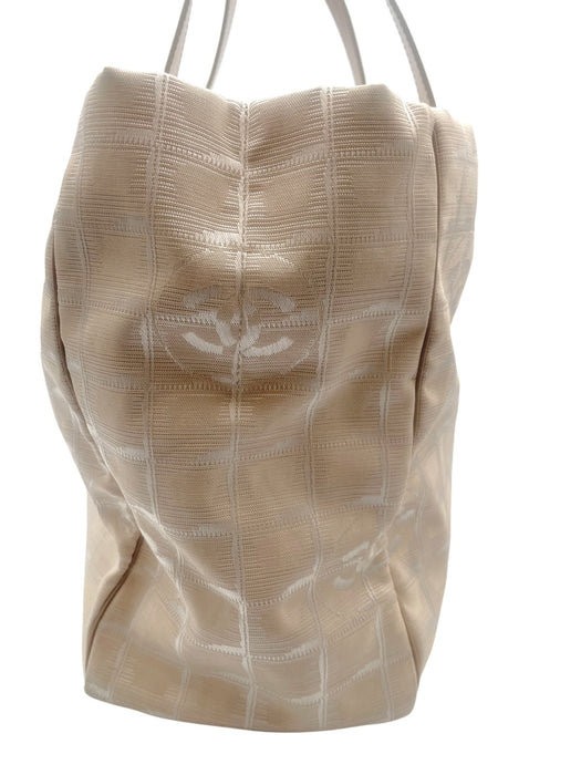 Chanel travel line nude/ pink nylon tote bag